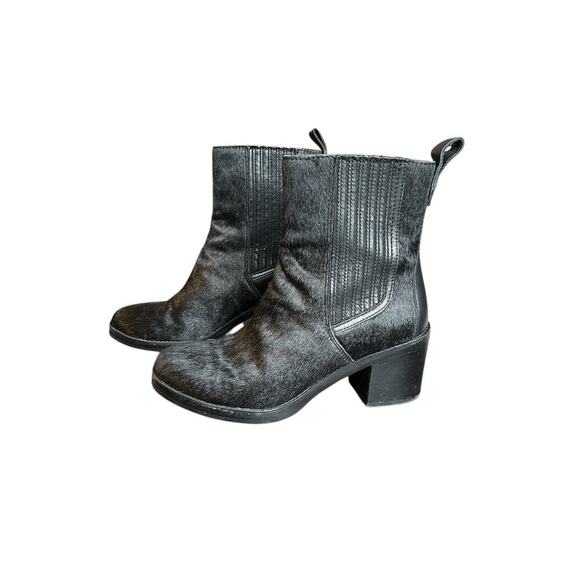 UGG Camden Exotic Black Heeled Booties sz 8 Faux Cow Hide Furry Boots High Heel - Picture 7 of 8